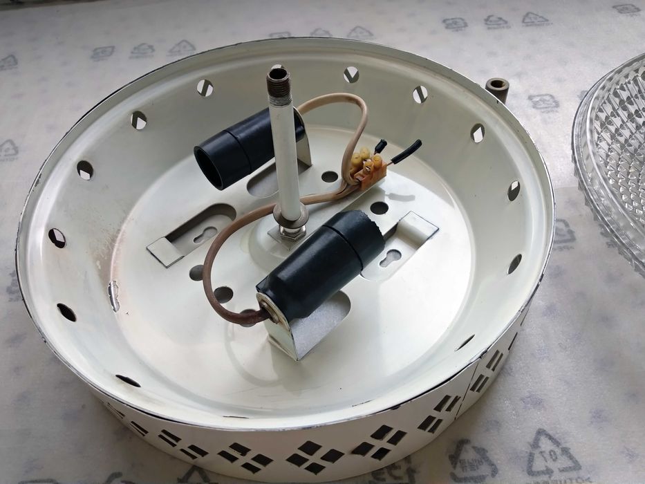 Светильник, настенный, потолочный.