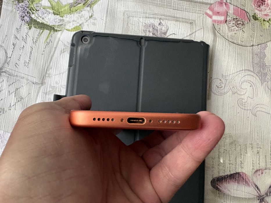 IPhone 17 pro 256гб Cosmic Orange