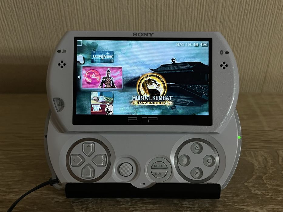 Sony PSP GO Белая
