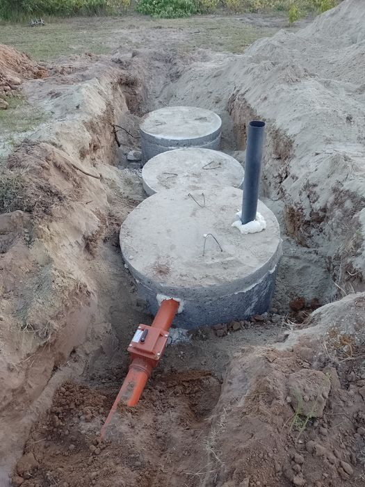 Изграждане на ограда (оградна мрежа ,тел )и септични ями!