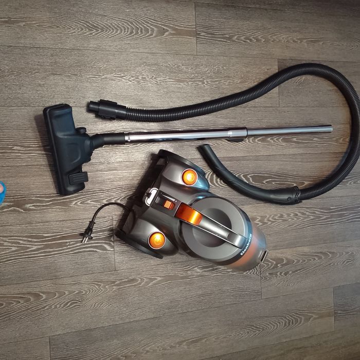Продам на запчасти пылесос Elenberg