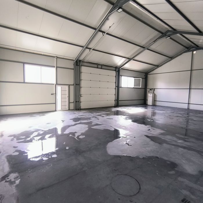 Închiriez hală  150mp la intrare în comuna Breasta