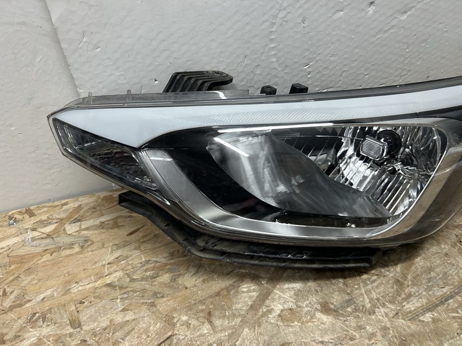 Far Hyundai i20 halogen 2014-2017 stanga