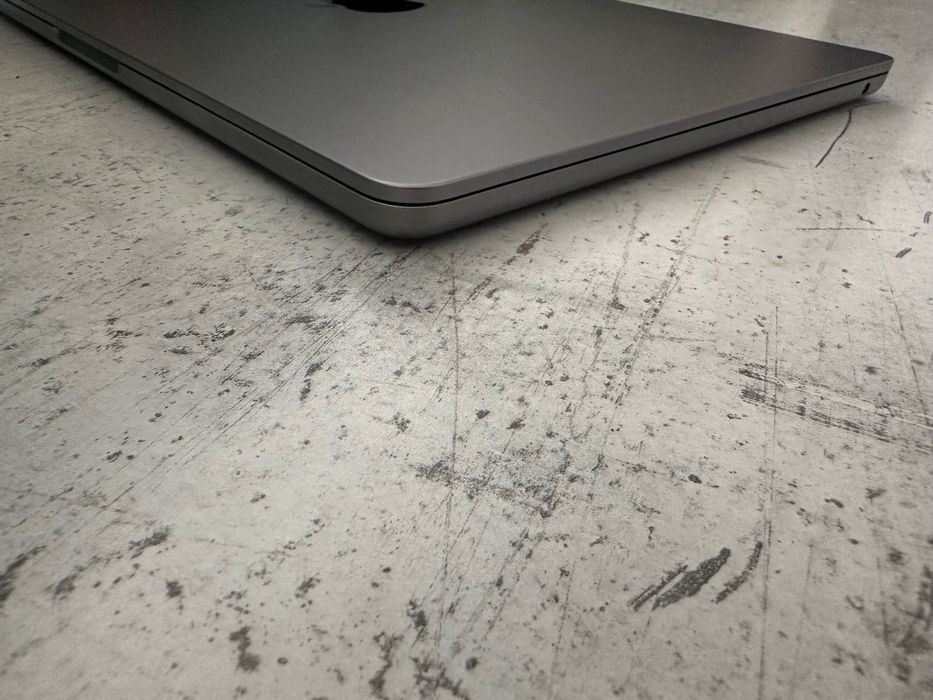 MacBook Air 13" M3 Chip 8-CPU, 10-GPU, 24GB RAM, 256GB SSD