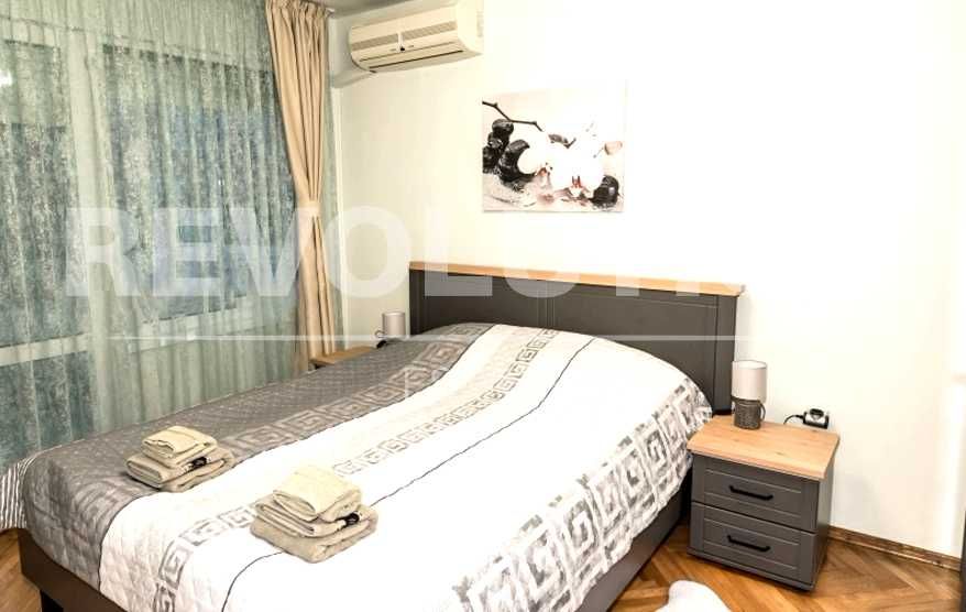 Дава се под наем Тристаен апартамент в Варна, Център - 90 кв.м за 561 € - Снимка #3
