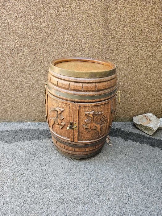 Шкаф в стил Чипъндейл