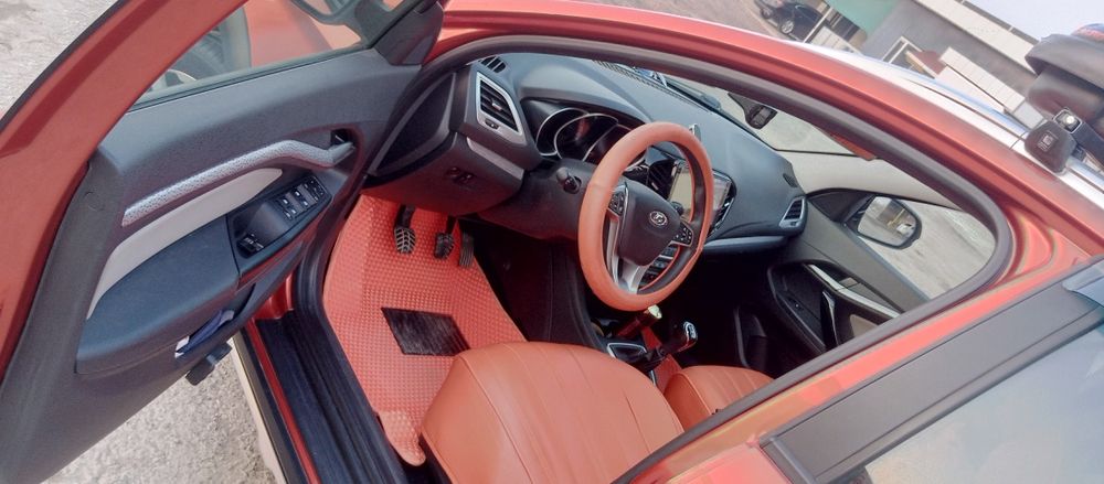 Веста СВ кросс Родная краска