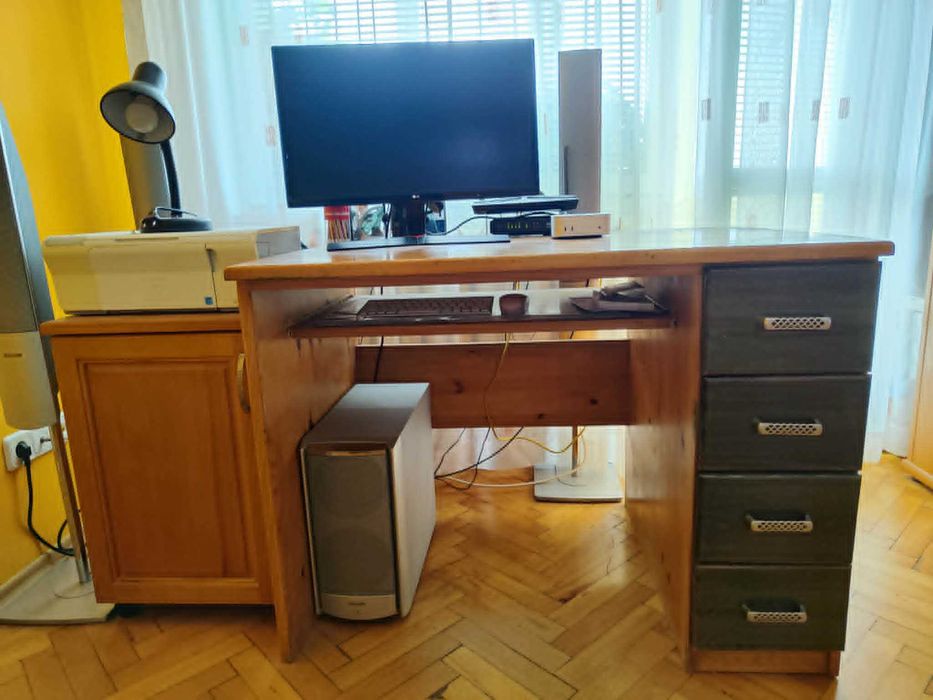 Дървено Бюро Дължина 105 см Височина 78 см Широчина 74 см Контейнер: Дължина 43 см Височина 68 см Широчина 43 см