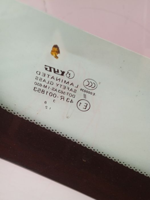 Продам Лобовое стекло