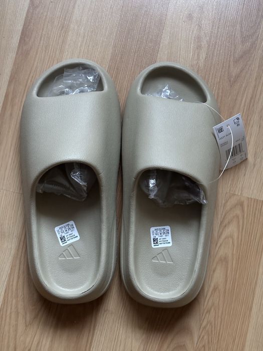 Adidas Yeezy slides
