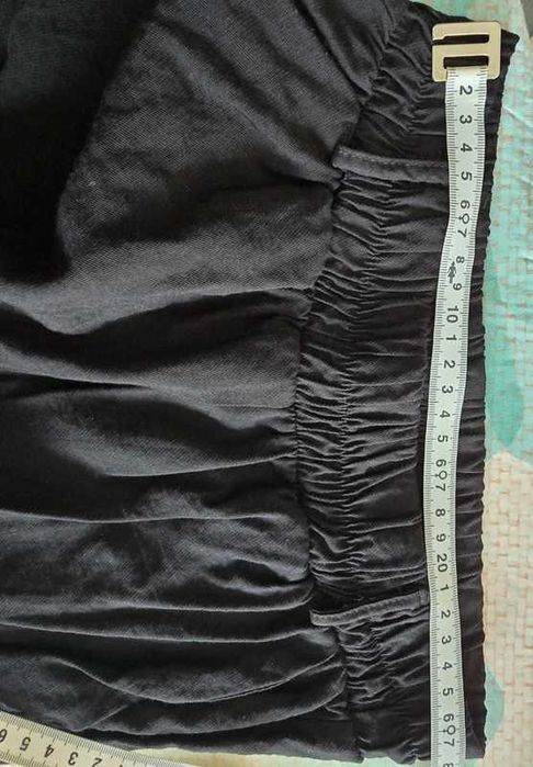 Vând pantaloni largi de vara, stare foarte buna, fără defecte