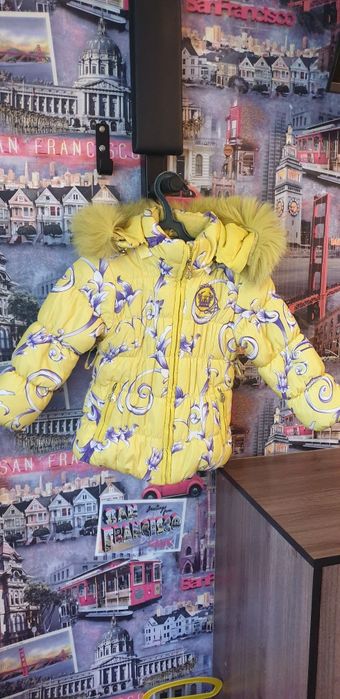 Продаю зимний комбинезон на девочку