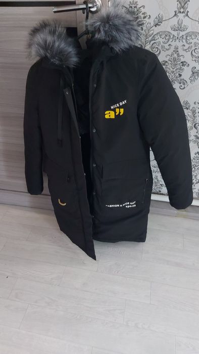 Продам куртку на девочку