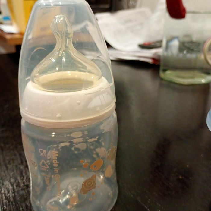 Бебешки шишета от  0 до  3 месечна възраст