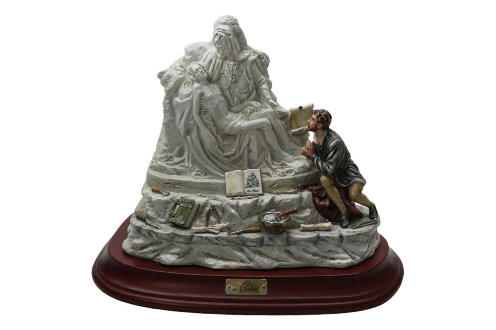 Статуэтка из фарфора Пьета Микеланджело Capodimonte Италия