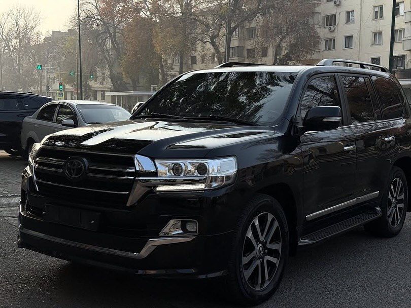 В продаже новый Toyota Land Cruiser 200