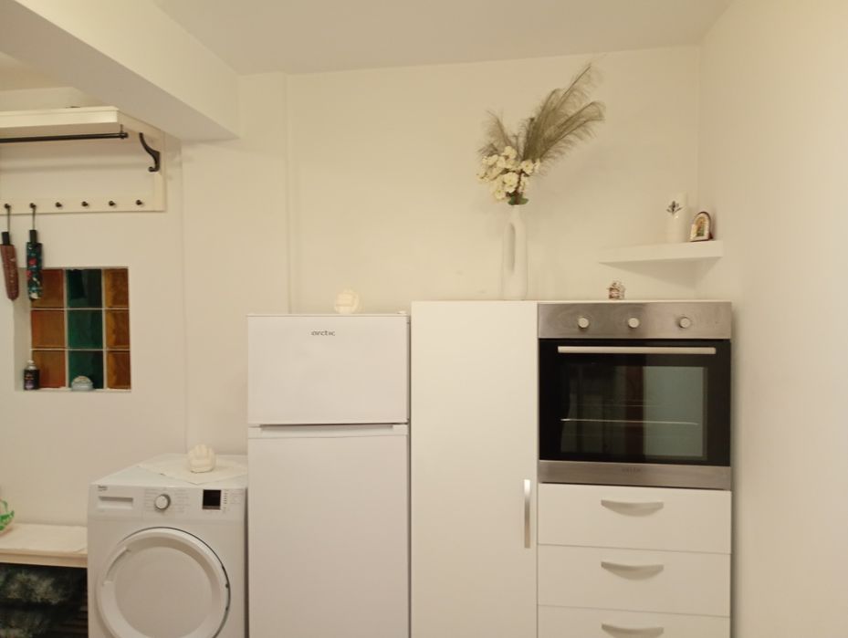 Vánd garsonierà  Ultracentral  Piatra Neamt 37.000  piata 22 Decembrie