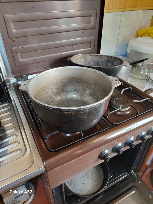 Продаётся чугуный казан