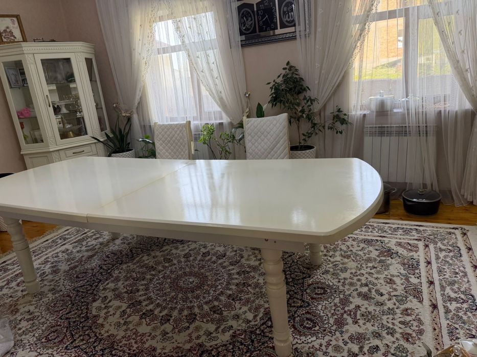 Кухонный большой стол