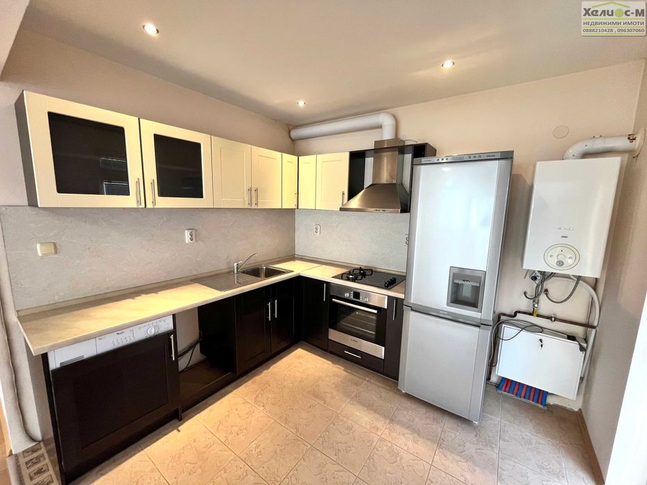 Тристаен апартамент с гараж до трето и четвърто училища, гр.Монтана