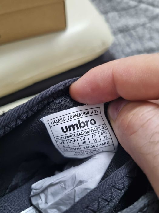 Vand adidași Umbro baieti noi nr.40 pentru teren sintetic