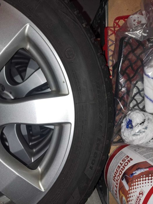 Vand roti BMW X1 jante aliaj cu anvelope iarna 225 50 17 RUNFLAT DOT 2024 profil 7,2 mm