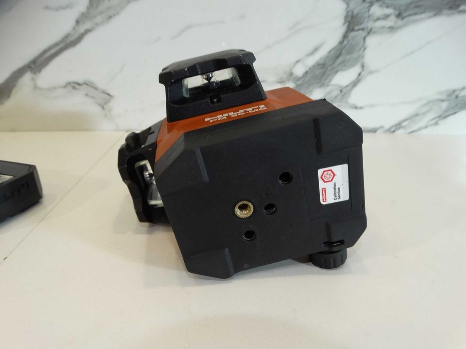 Резервиран Hilti PM 30 MG - 3D Линеен лазерен нивелир