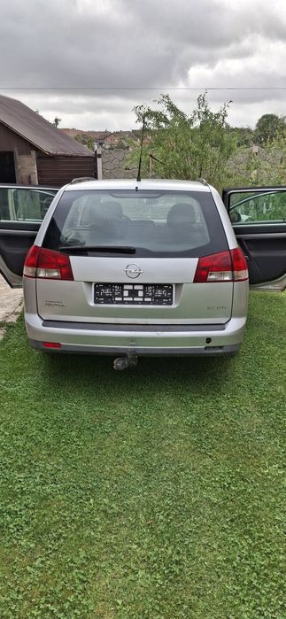 Dezmembrez opel Vectra 2,2 dizel 2004 funcționează. Radiată.