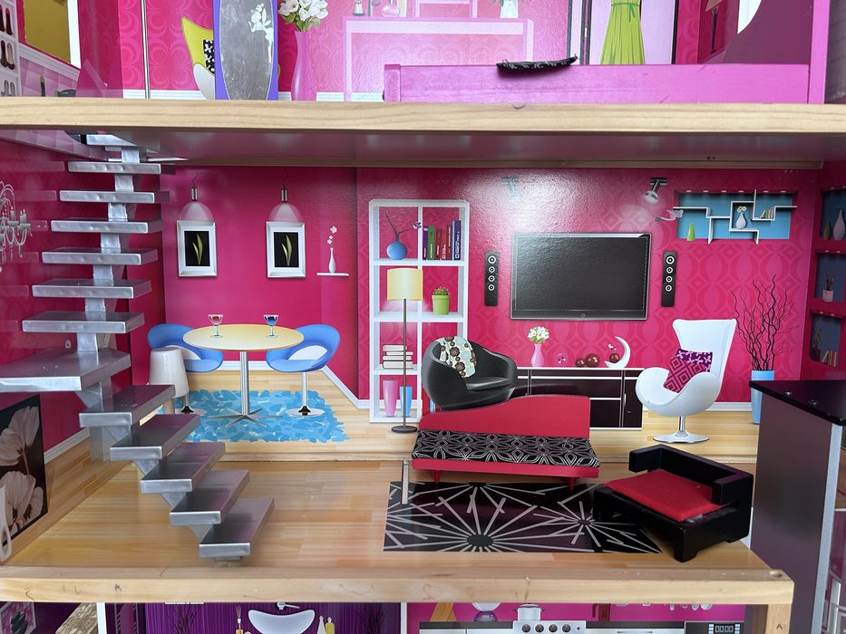 Къща за Барби кукли