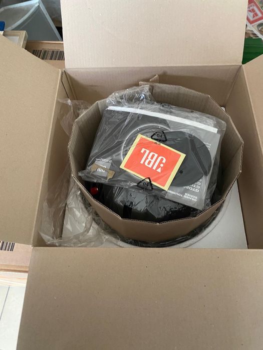 Boxa JBL sigilate  300 w auto