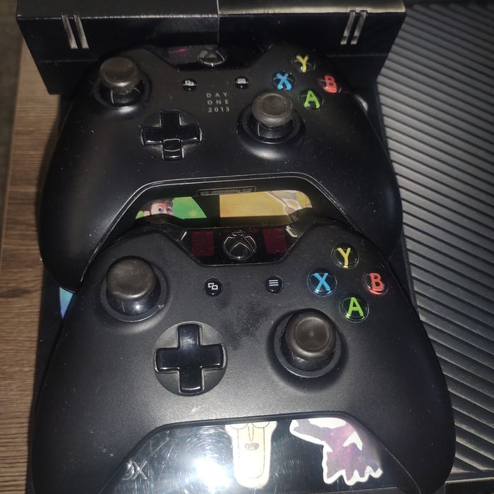 Xbox one 500gb full cp + kinect + 2 официальных диска