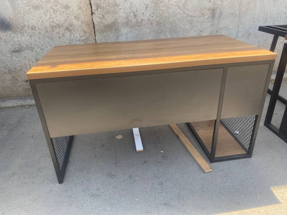 Стол компьютерный