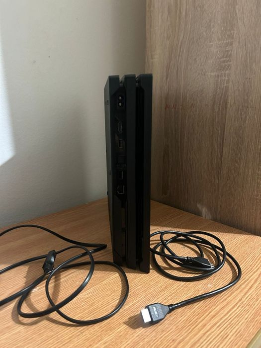 Ps 4 nou cu 5 jocuri si 2 manete