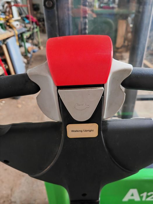 електрически стакер-Osaka