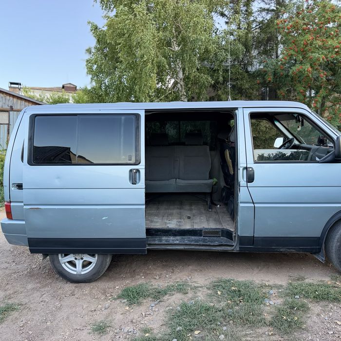 Продам Volkswagen Caravelle (минивен)