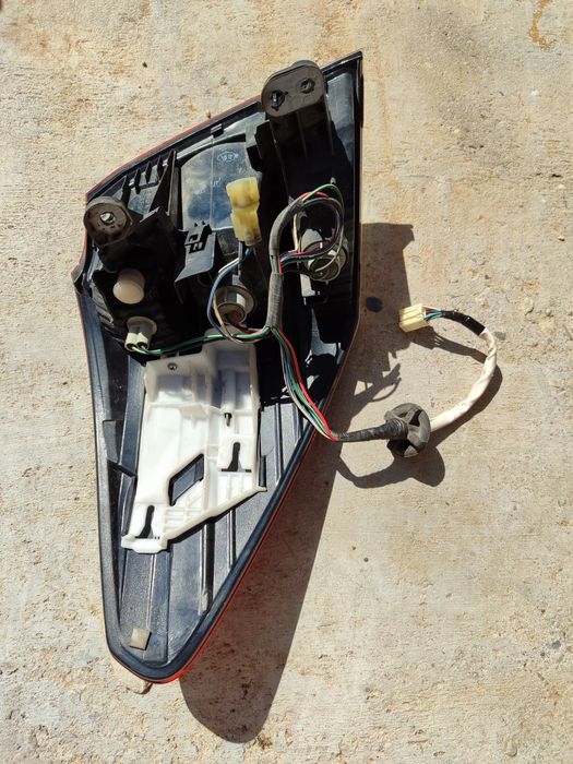 Ляв и десен стоп за Subaru Outback 2010 - 2014 година