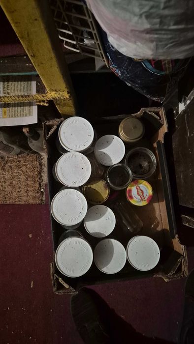 Стъклени шишета и буркани различна вместимост с капачки