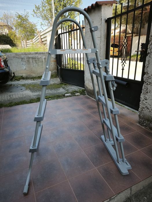 Стълба за басейн Bestway