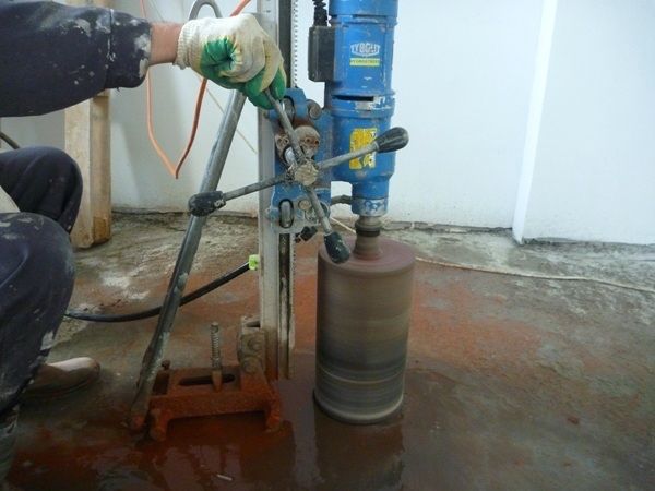 Алмазное сверление отверстий плит перекрытий