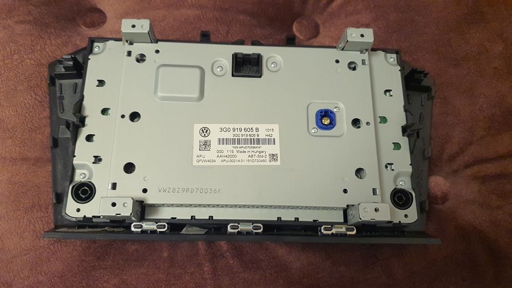 Display MIB 2  VW PASSAT B8 / 2016 , unitate torpedou și rama.