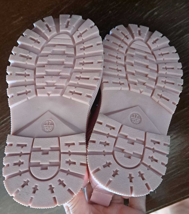 Ghete noi marimea 17