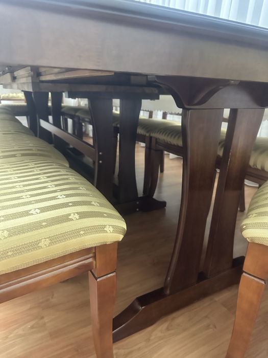 Продам стол и 18 стульев