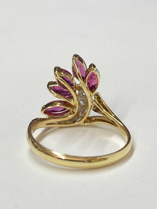 Златен пръстен с диаманти и рубини - 3.53гр