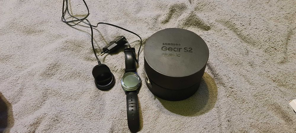 Смарт часовник Samsung Gear S2