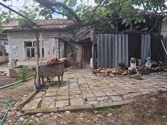Къща, село Певец € 45,000 / 88 012.35 лв.