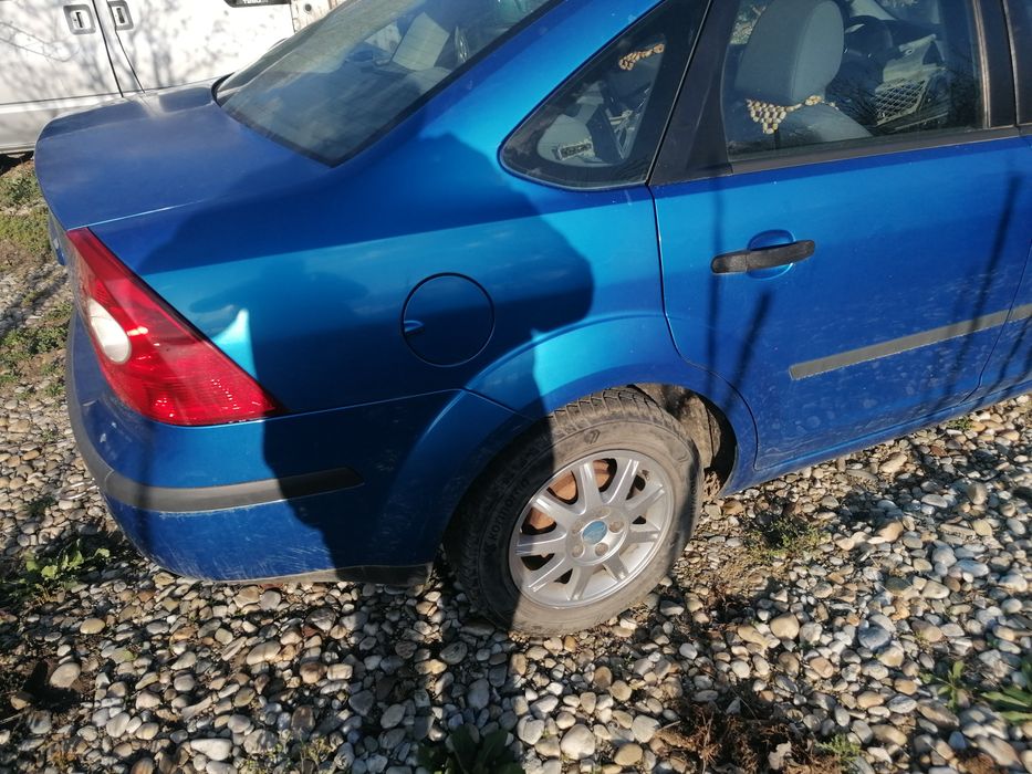 Bara spate portbagaj stop capota usa Ford Focus 2, berlina