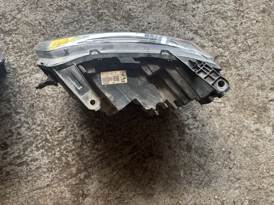 Far stanga / dreapta Full Led  Dacia Duster 2 facelift an 2021 2022 2023 2024 cod 260602515R