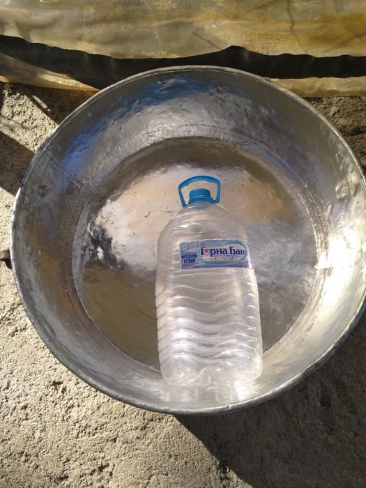 Продавам огромна масивна медна тава тежка и масовна Уникална