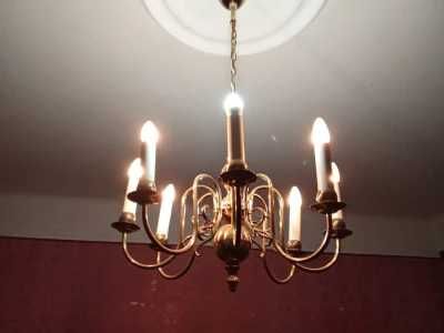 Veioză din alamă cu 8 brațe, becuri lumânare în stare bună