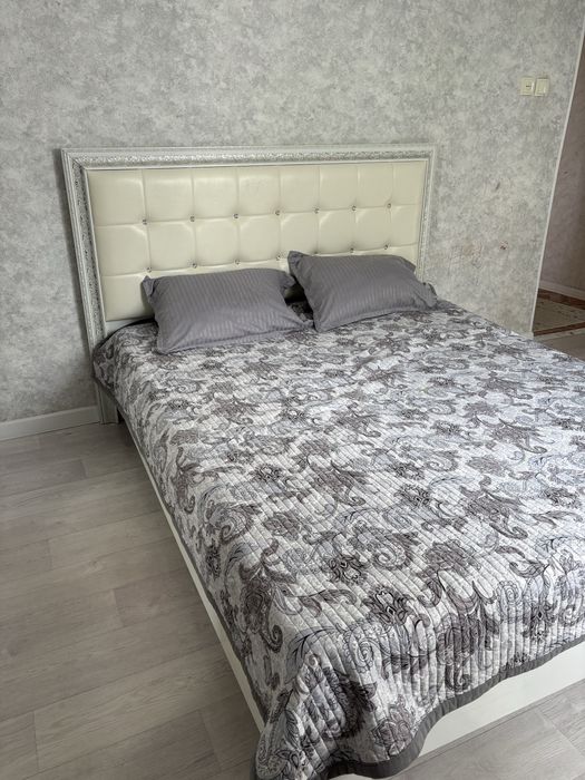 Продам спальный гарнитур